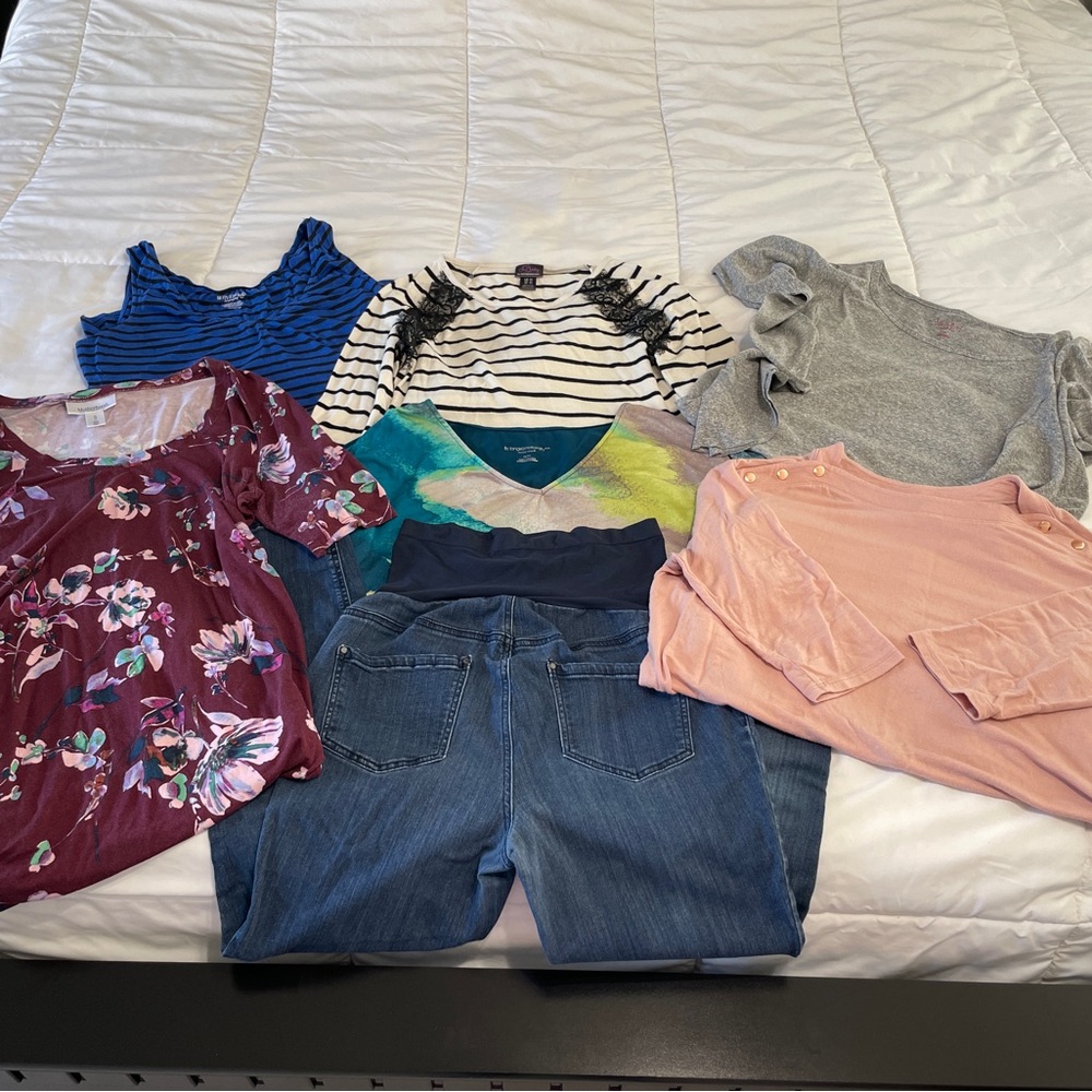 Lot of maternity Clothes - Size M